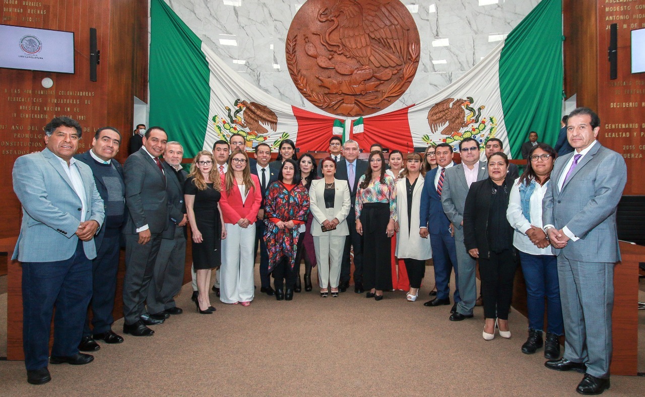 Dialoga Adán Augusto López sobre minuta de GN con diputadas y diputados de Tlaxcala